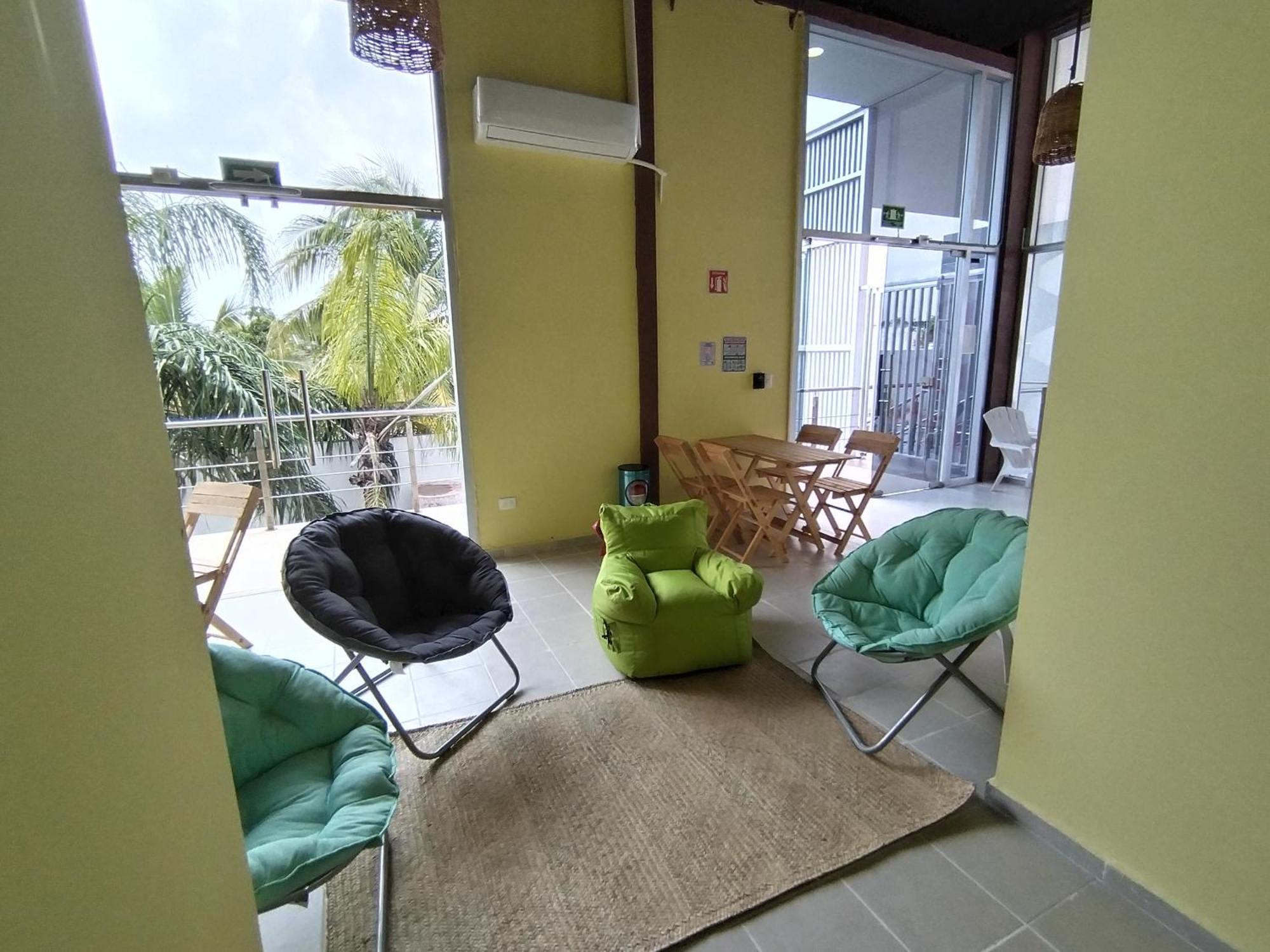 Hostel Tropico 20 Pdc Playa del Carmen Exterior photo